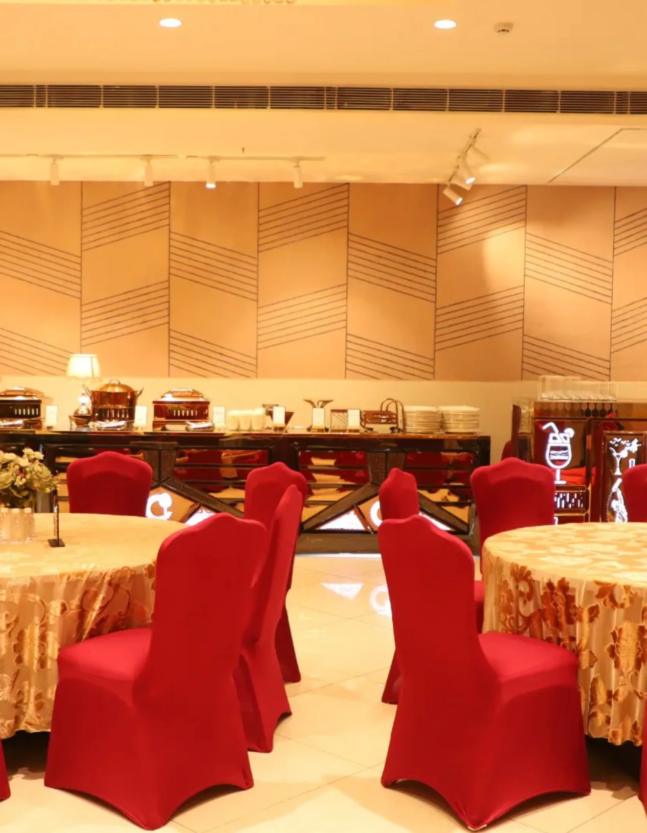 Cuisineo Banquet Hall Gurgaon Best 5 Star Rating Banquet Hall 1 Buffet area
